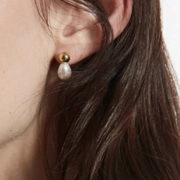 NWT COS Mismatched Freshwater Pearl Earrings Gold/Pearl Classic - Picture 1 of 5